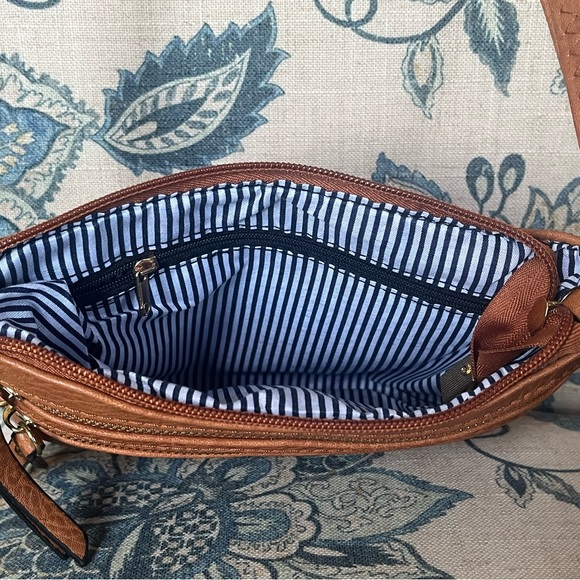 Brown Cross over faux leather bag - Picture 2 of 3